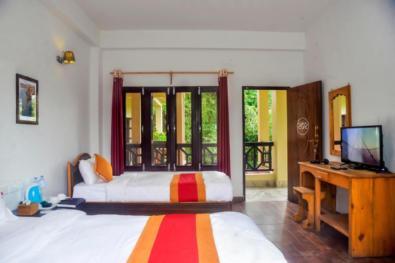Chitwan Park Village Hotel 3*